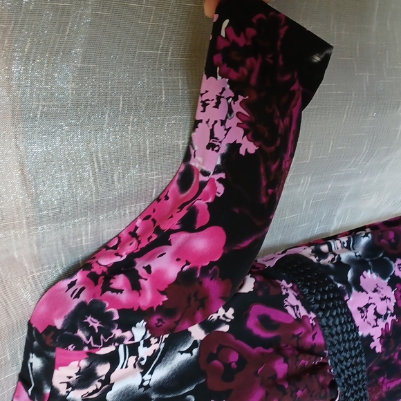 Christopher and Banks stretch floral tunic - Picture 5 of 6